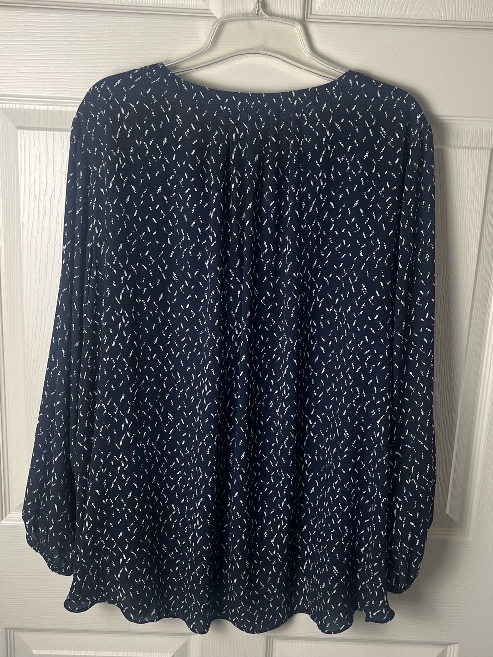 Tahari Navy Printed V-Neck Buttonless Blouse - Picture 4 of 4